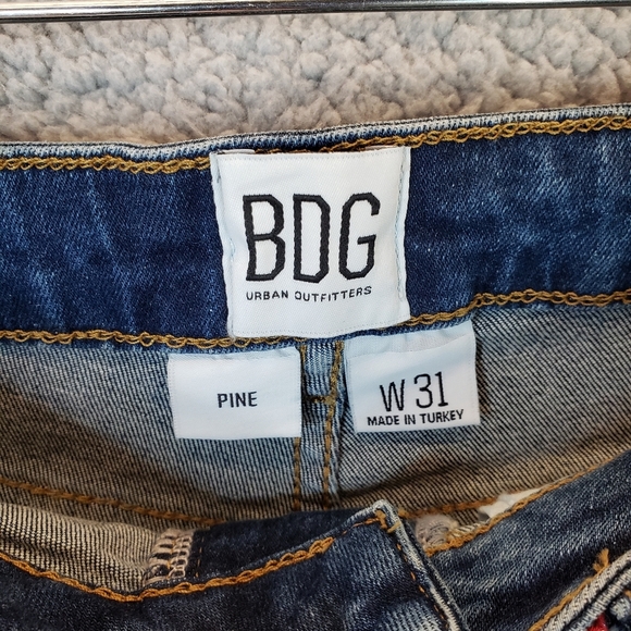 BDG Urban Outfitter Pine Med Wash Denim Stretch Bermuda Cut Off Jean Short Sz 31 - Picture 7 of 11